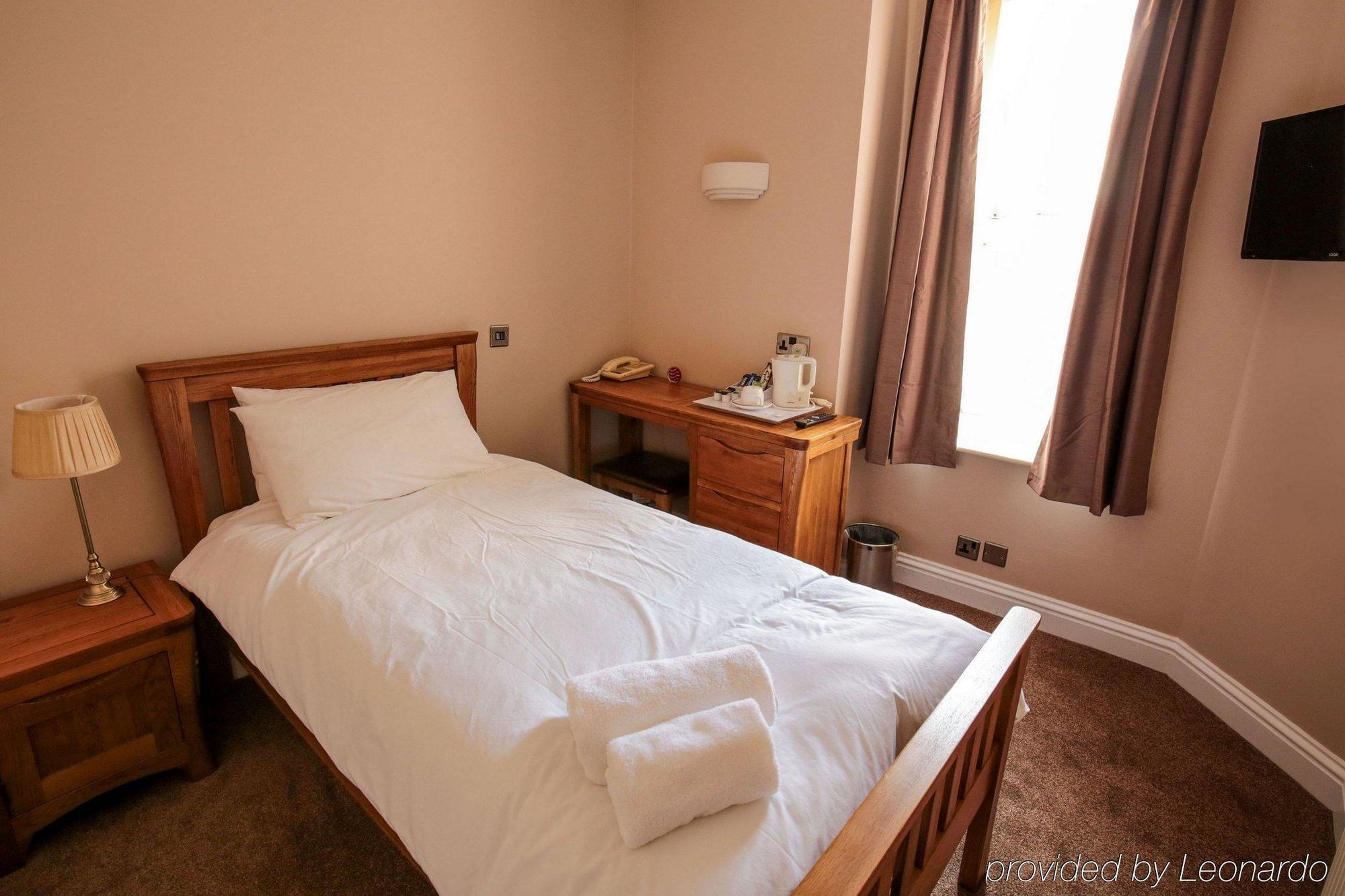 Fernbank Hotel Basingstoke Eksteriør billede