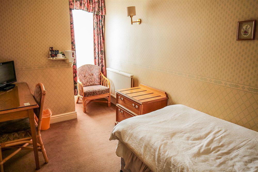 Fernbank Hotel Basingstoke Eksteriør billede