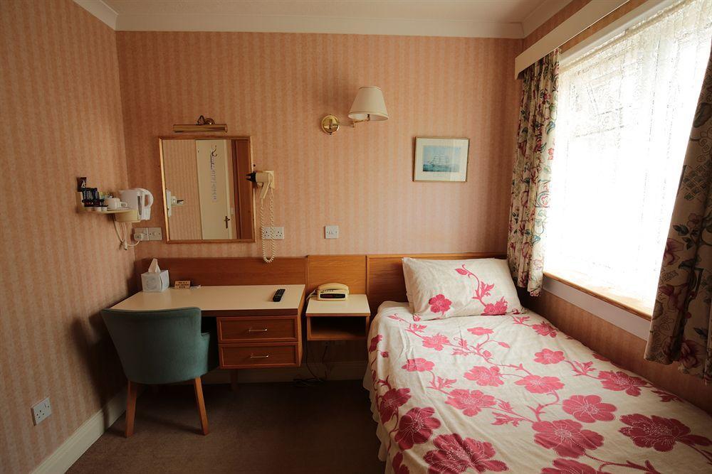 Fernbank Hotel Basingstoke Eksteriør billede