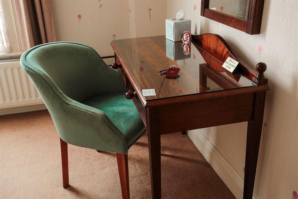 Fernbank Hotel Basingstoke Eksteriør billede