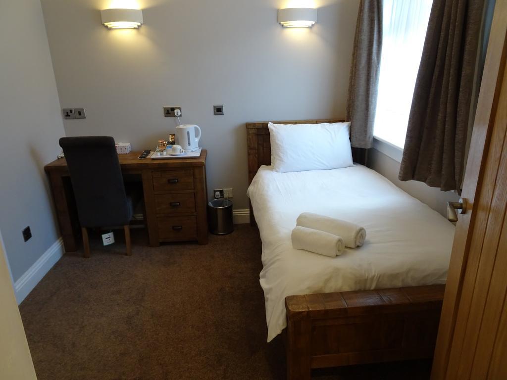 Fernbank Hotel Basingstoke Eksteriør billede