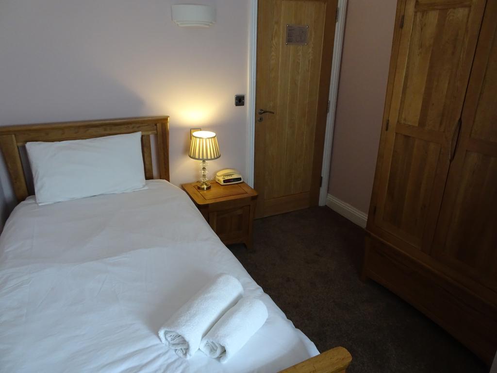Fernbank Hotel Basingstoke Eksteriør billede