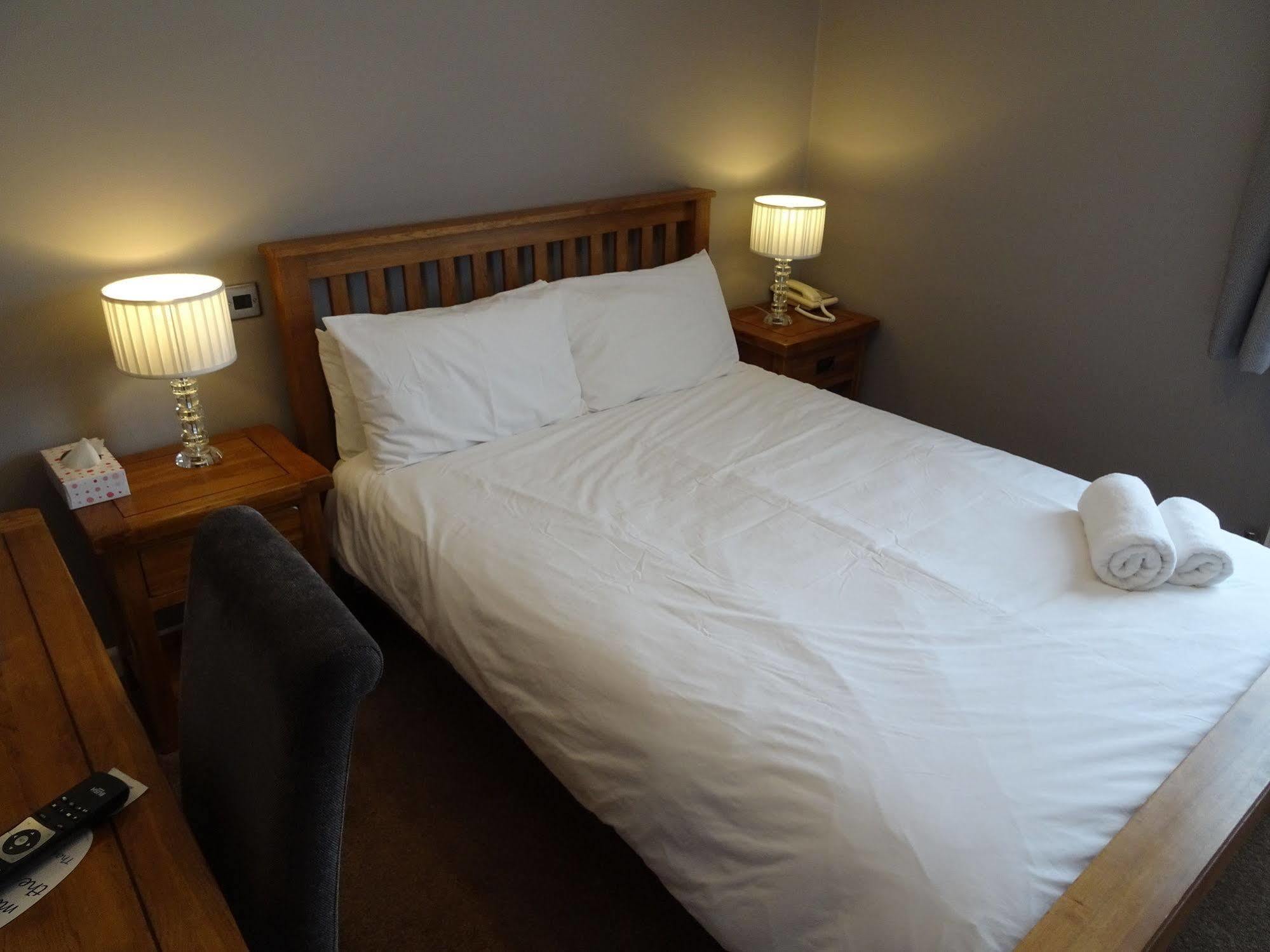 Fernbank Hotel Basingstoke Eksteriør billede