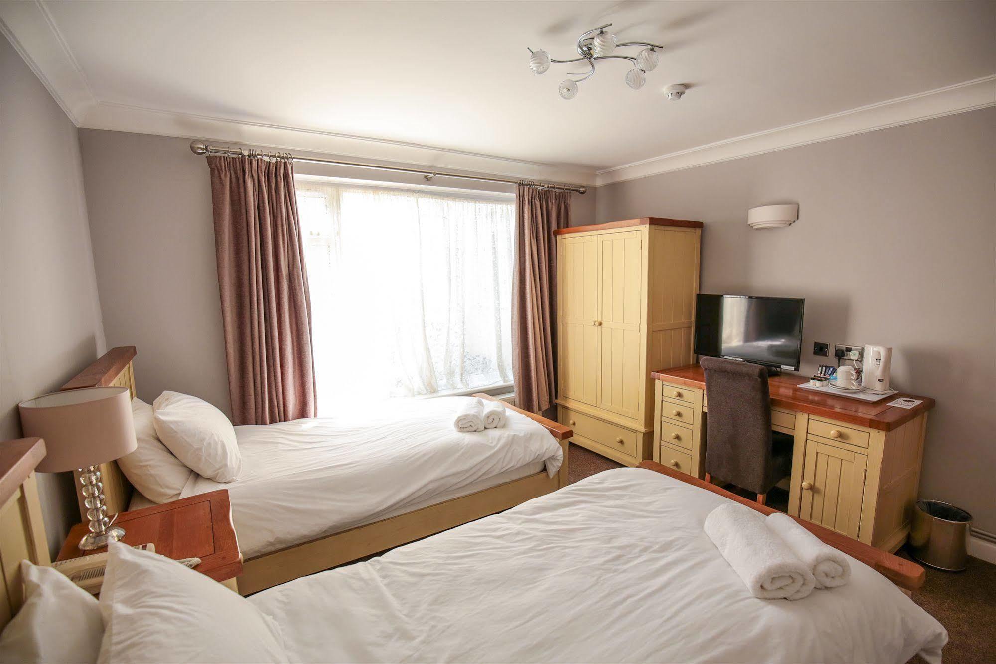 Fernbank Hotel Basingstoke Eksteriør billede