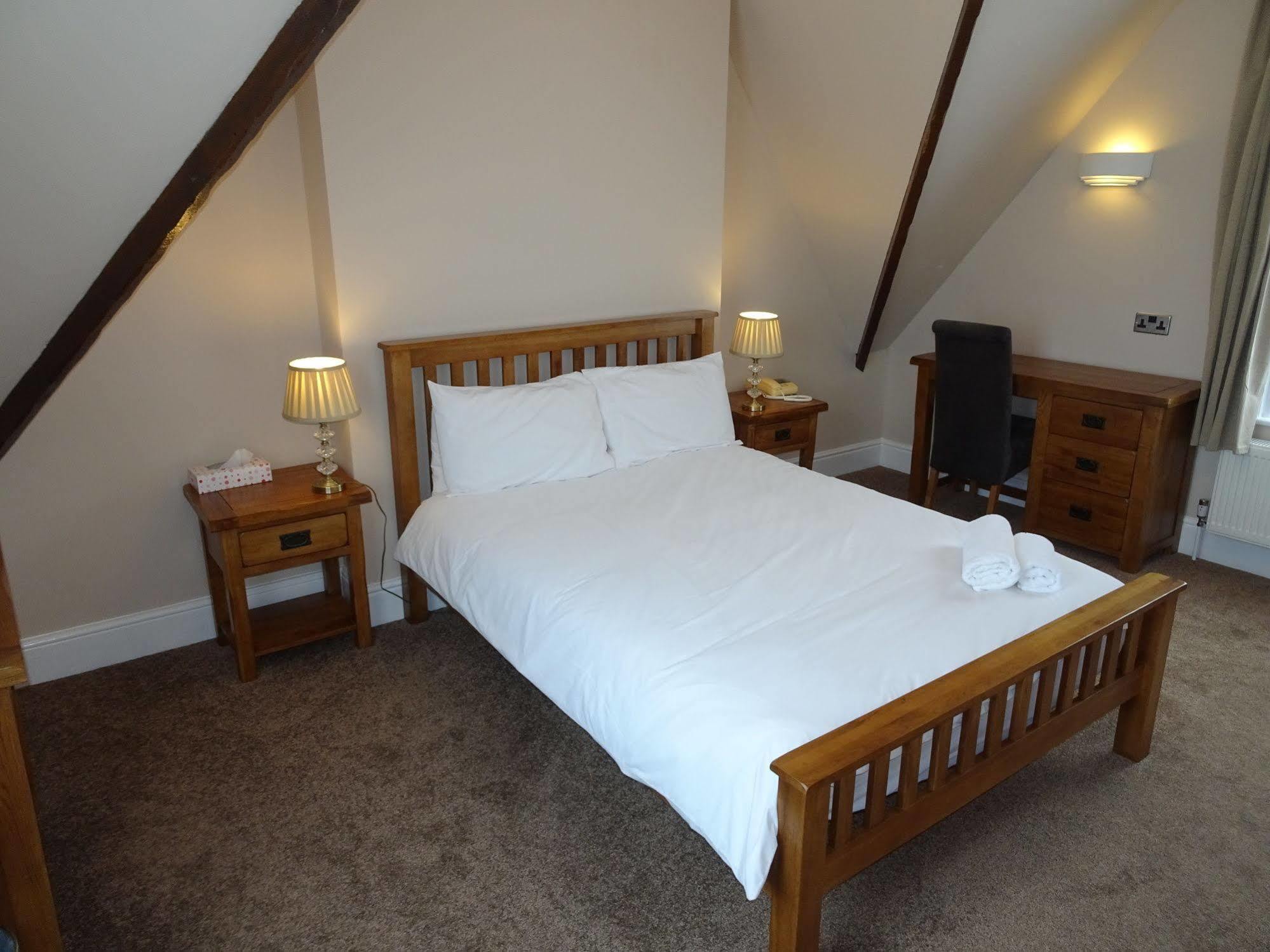 Fernbank Hotel Basingstoke Eksteriør billede