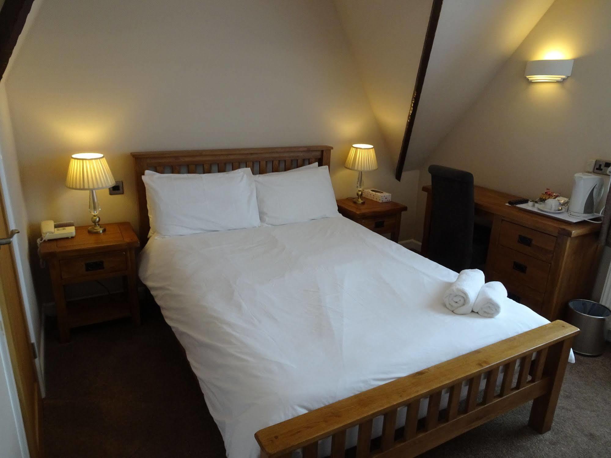 Fernbank Hotel Basingstoke Eksteriør billede