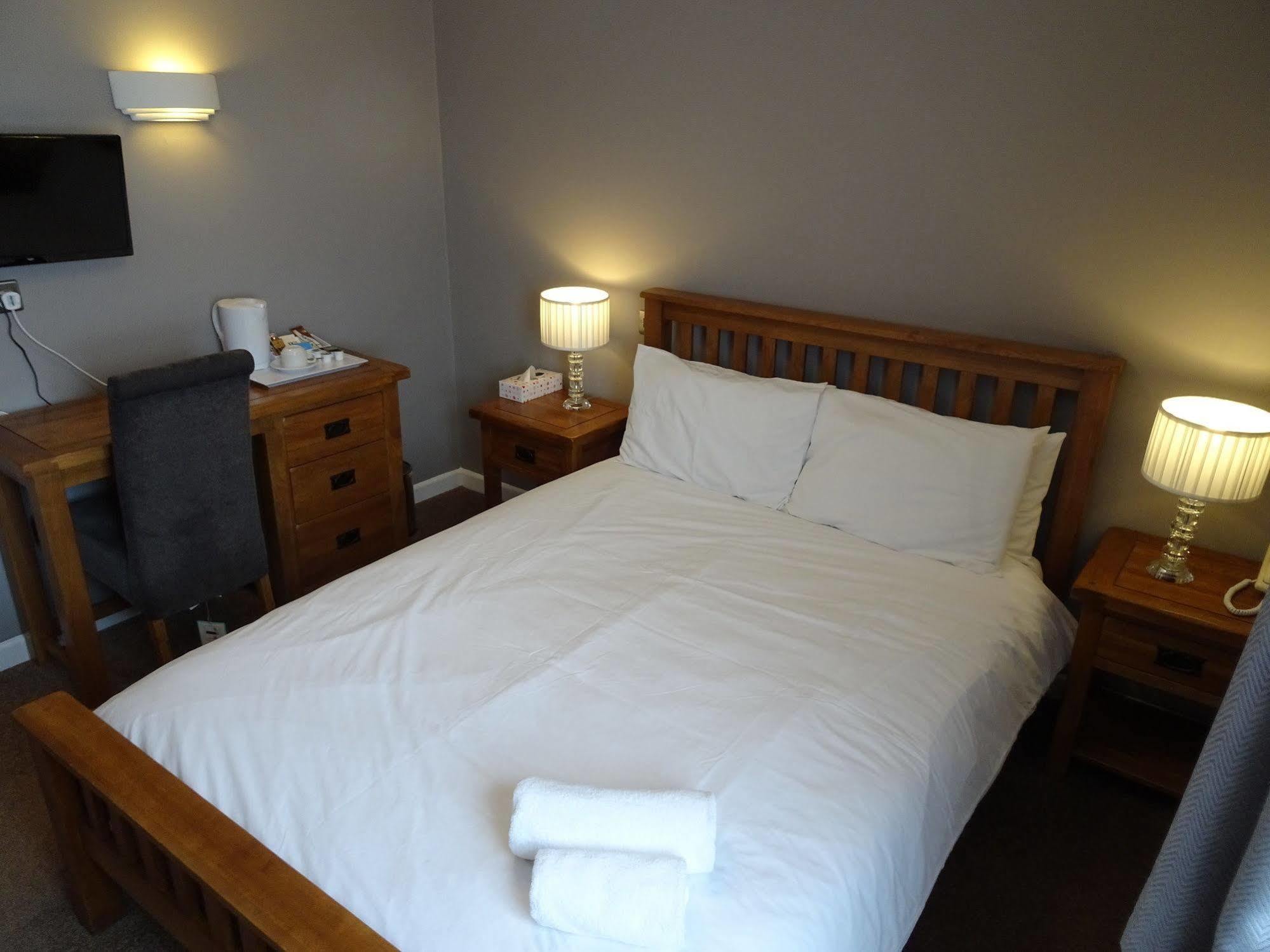 Fernbank Hotel Basingstoke Eksteriør billede