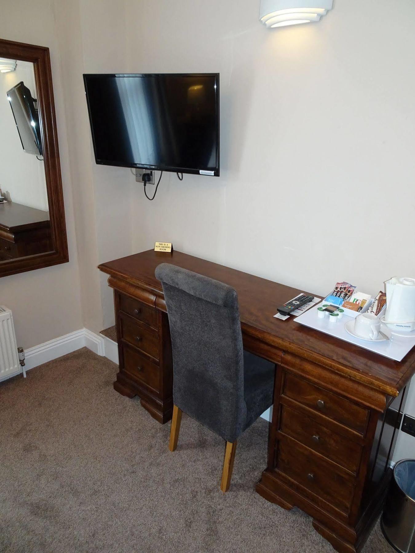 Fernbank Hotel Basingstoke Eksteriør billede